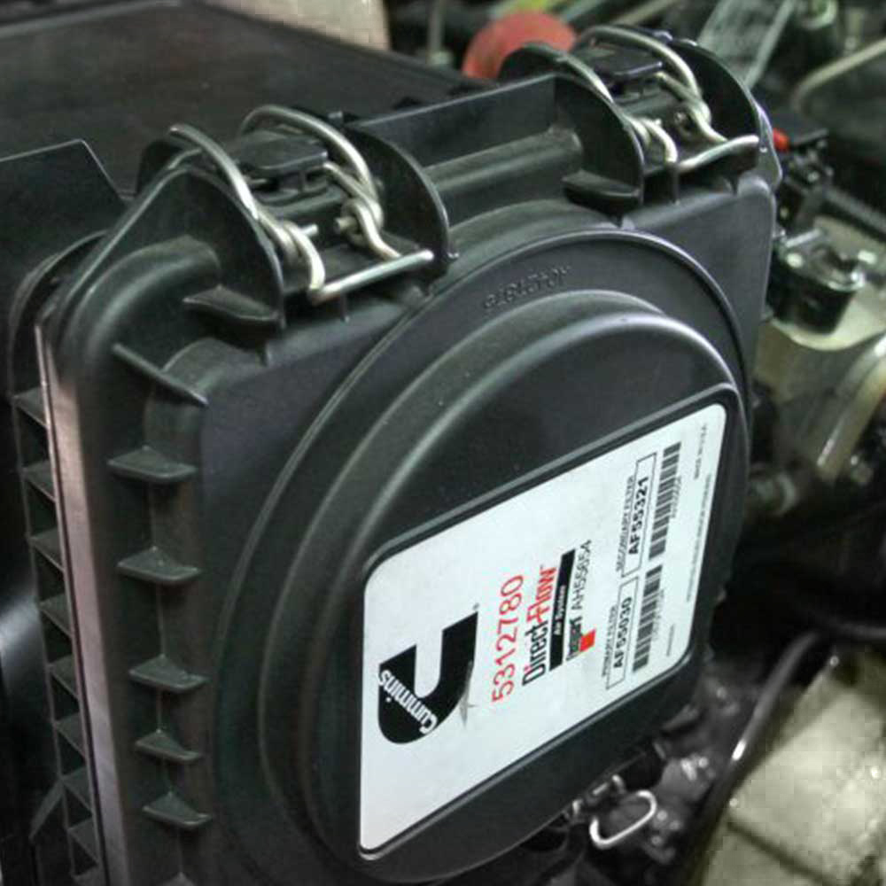 в двигателе используется специальный воздушный фильтр, датчик давления